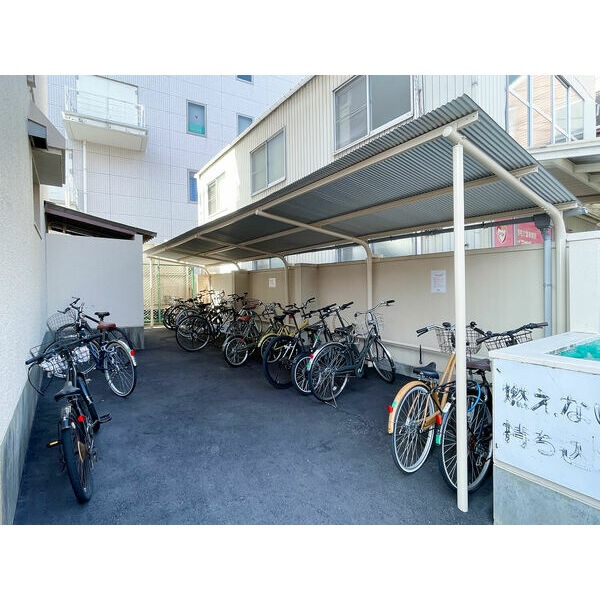 自転車はこちらで