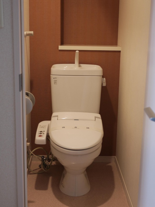 ウォシュレット完備。