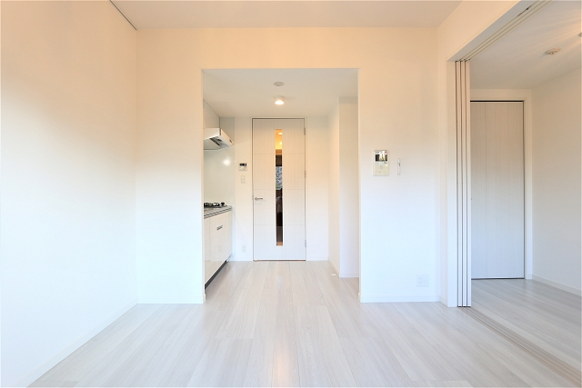 白を基調とした明るいお部屋です