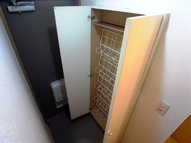 お靴はこちらへ