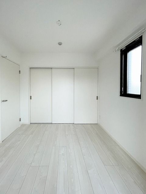 こちらは寝室にいかがでしょうか？？