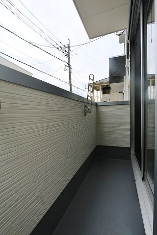 天気のいい日はこちらで洗濯物を干せます