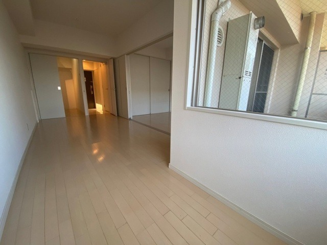 大きな窓で部屋も明るく感じます