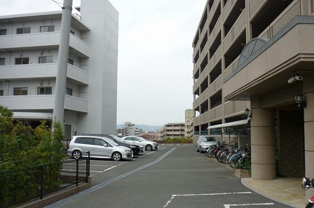 敷地内に駐車場あります。