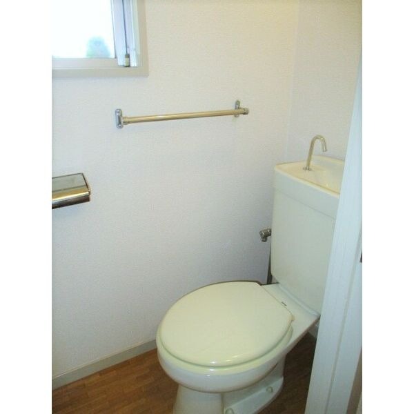 清潔感のあるトイレです