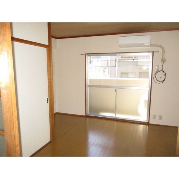 こちらは寝室にいかがでしょうか？？