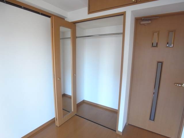 お洋服がたくさん入ります。