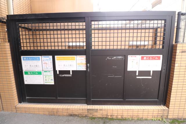 敷地内ゴミ置き場です。