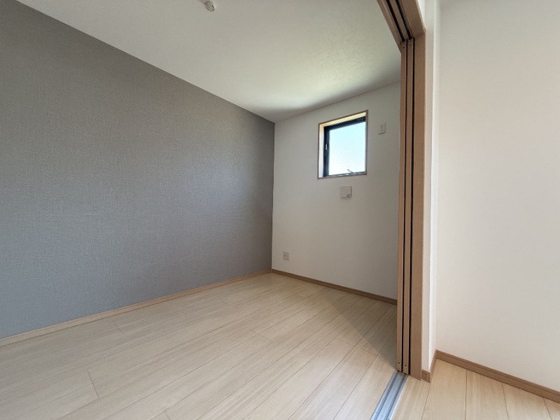 こちらは寝室にいかがでしょうか？？