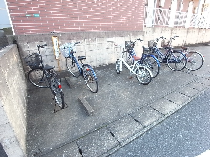 駐輪場完備。