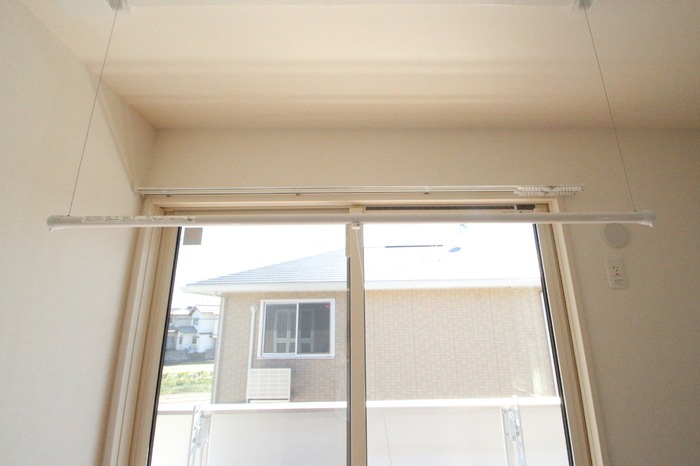 室内物干し機があって便利です。
