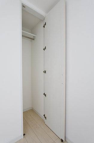 かさばりやすいお洋服もたっぷり収納出来ます