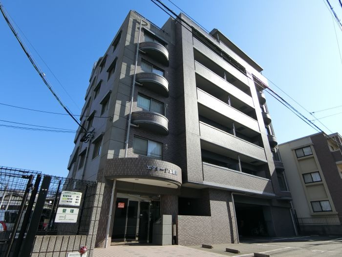 カッコいい外見のマンションです
