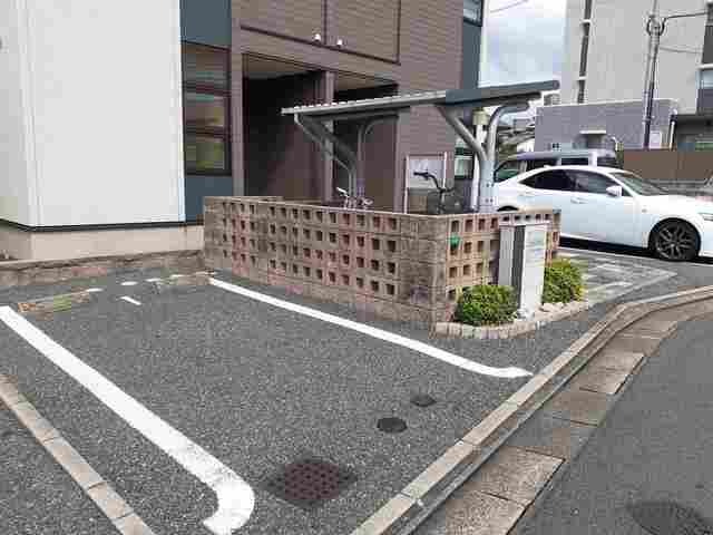 駐車場完備。