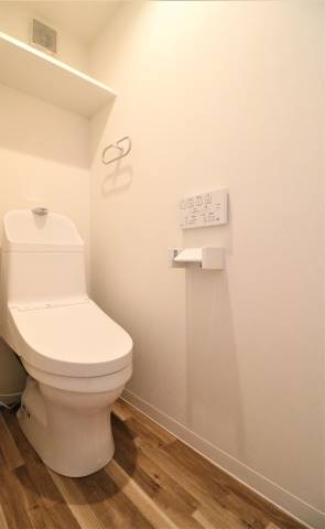 清潔感のあるトイレですね