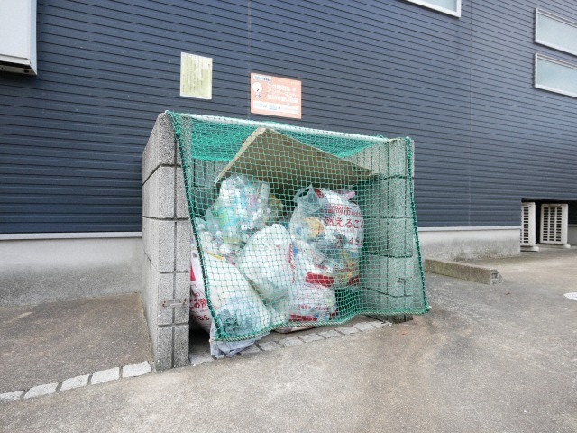 専用ごみ置き場完備です