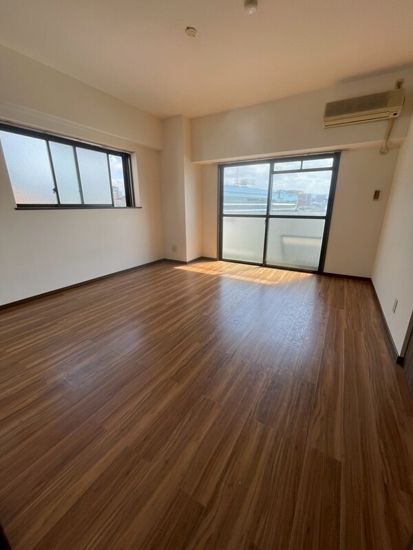 広々フローリングのお部屋にリノベーション