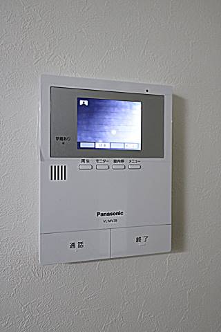 TV付きモニターホンで来客チェック