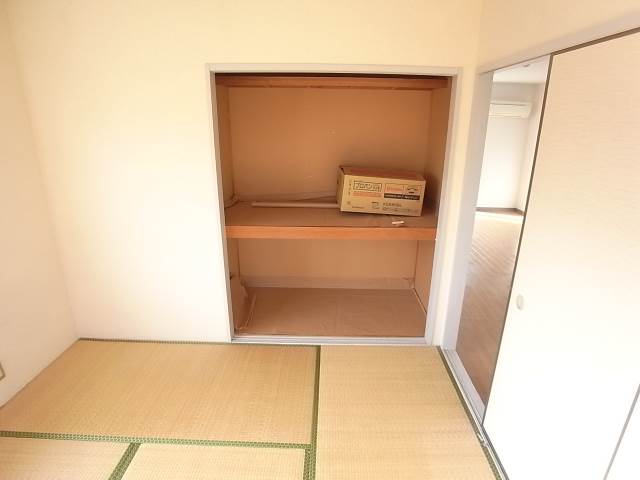 収納スペースあります。