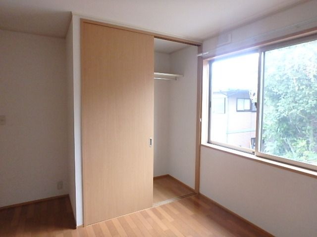 お洋服が多い方でも楽々収納できます