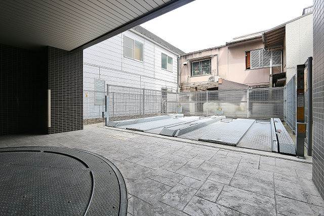 機械式駐車場完備です