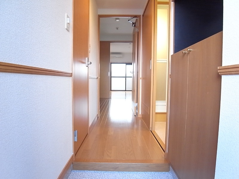 玄関はこんな感じです。