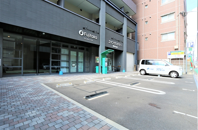エアトランス部分にコインパーキングがあります