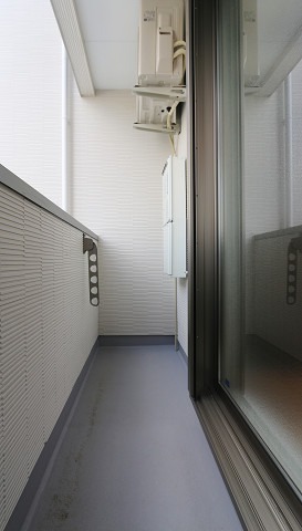 天気の良い日はこちらで洗濯物を干せます。