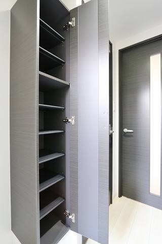 玄関収納もしっかりあります