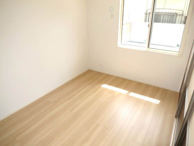 リビングの隣のお部屋です