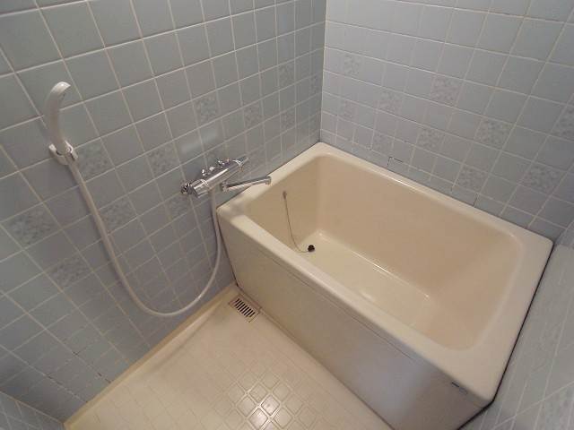 落ちつく浴槽で疲れを癒してください
