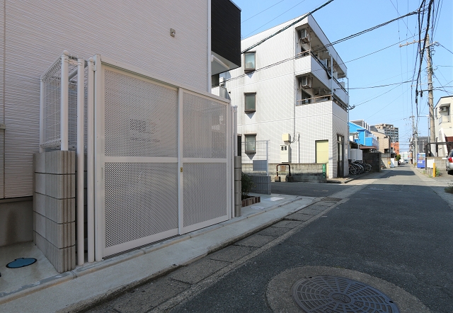 ゴミ置き場も隔離されてます