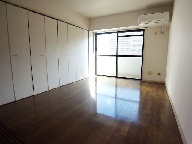 キッチン側からみたお部屋です