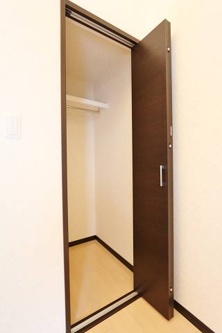 お洋服はこちらに収納