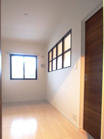 寝室、子供部屋にぴったりの洋室です