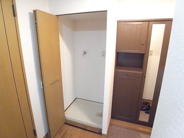 室内洗濯機置場。