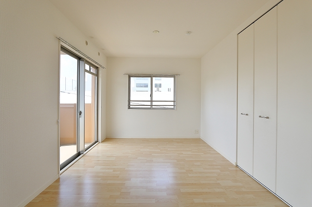 ２面遮光で明るいお部屋です