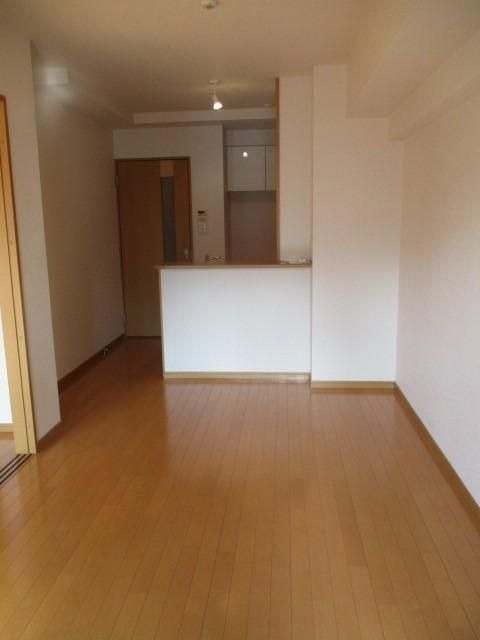 家具の配置がしやすいリビングですね