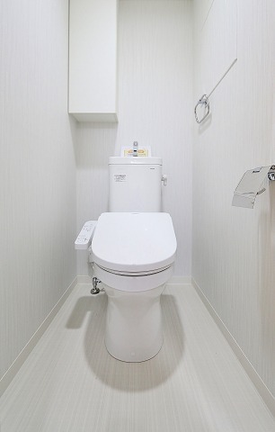 清潔感のあるトイレで温水洗浄便座もついております！