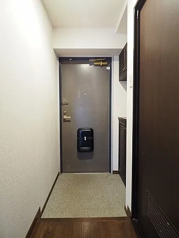 窮屈さを感じない広い玄関ですね