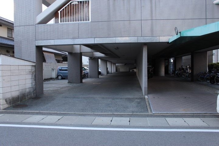 敷地内駐車場完備です