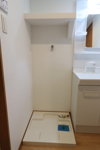 室内に洗濯機置き場もございます