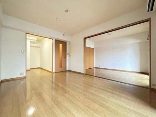 家具の配置がしやすいリビングですね