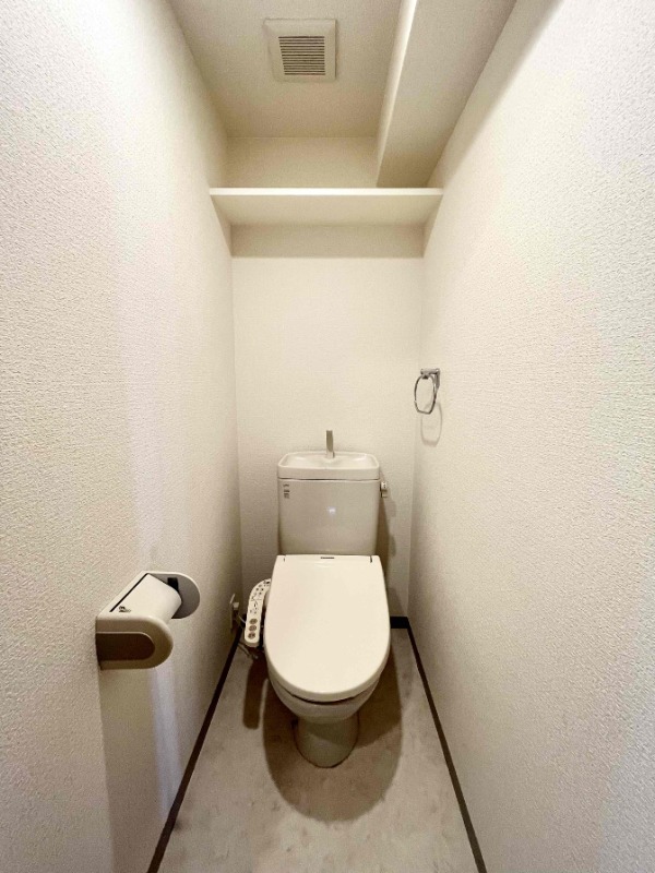 トイレ別です。