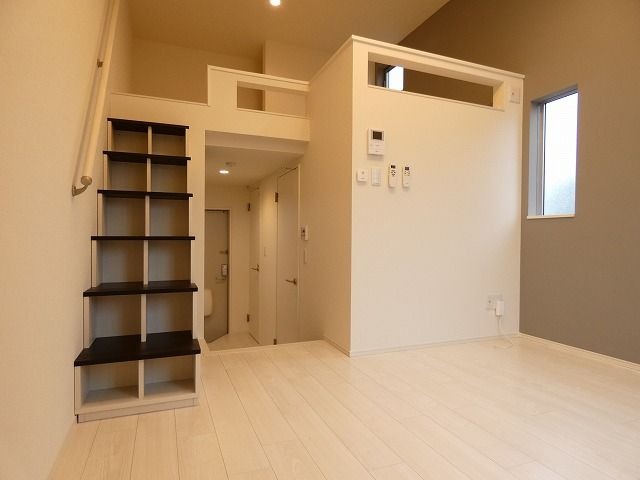 家具の配置がしやすいリビングですね