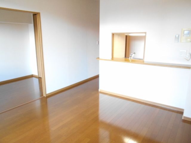 家具の配置がしやすいリビングですね