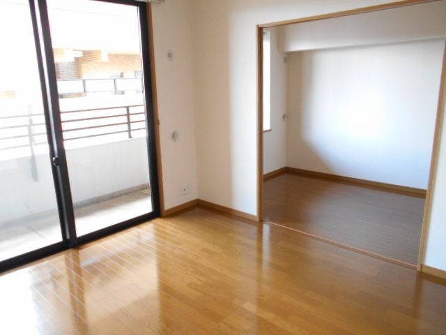 こちらは寝室にいかがでしょうか？？