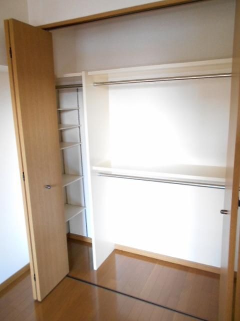 お洋服が多い方でも楽々収納できます