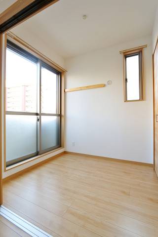 こちらは寝室にいかがでしょうか？？