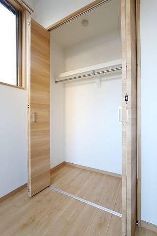 お洋服が多い方でも楽々収納できます
